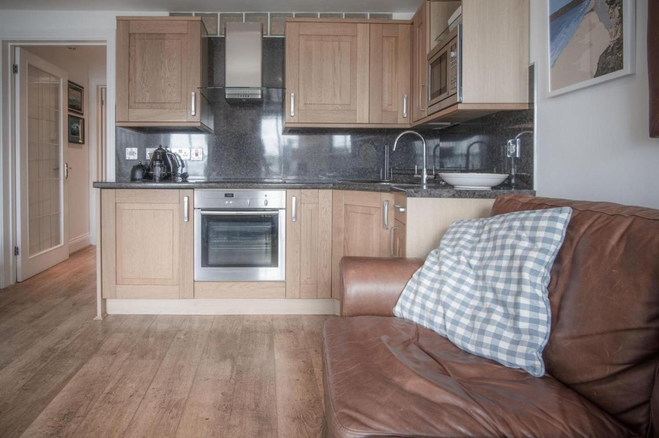 Goscar Court - 1 Bedroom Apartment - Tenby Exteriör bild